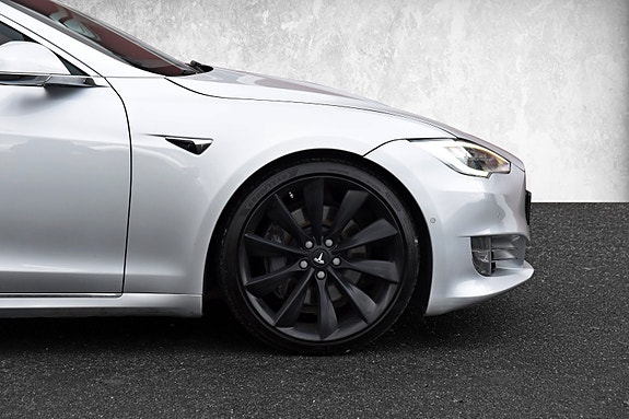 Tesla Model S 11 of 28
