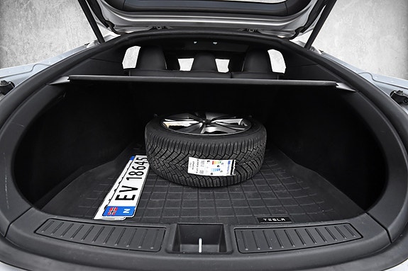 Tesla Model S 16 of 28