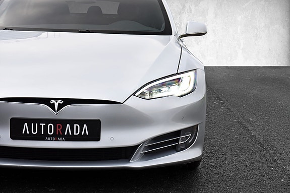 Tesla Model S 4 of 28