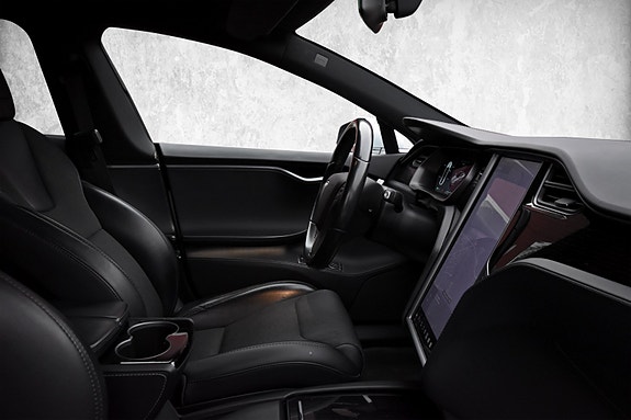 Tesla Model S 13 of 28