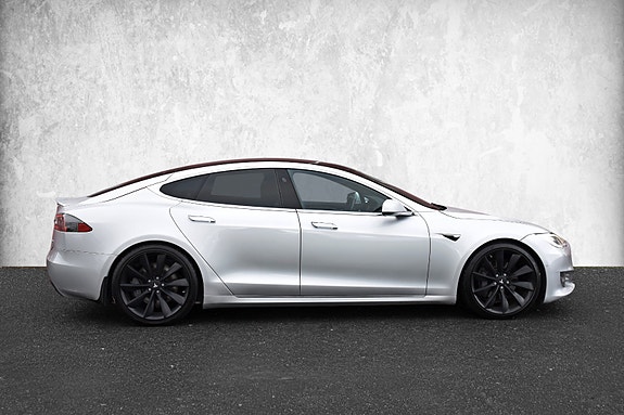 Tesla Model S 10 of 28