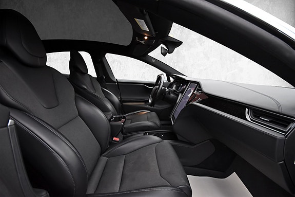 Tesla Model S 12 of 28