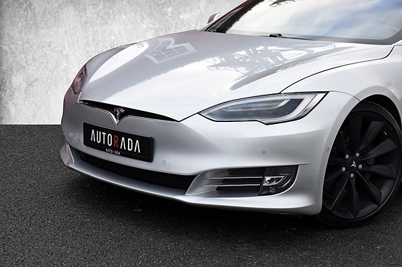 Tesla Model S 2 of 28