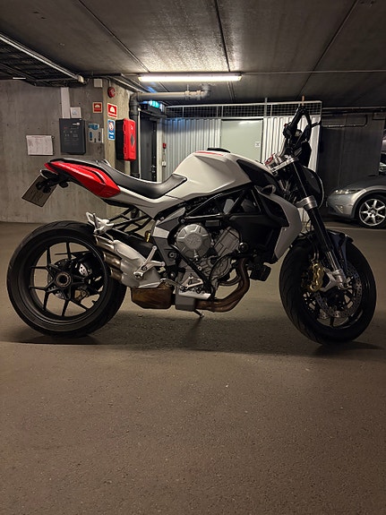 MV Agusta Brutale 800 12 of 13