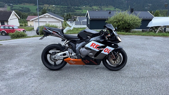 Honda CBR 1000 RR 2 of 4