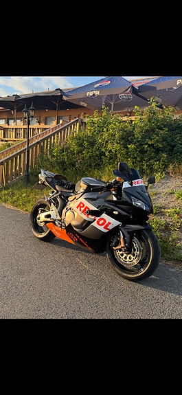Honda CBR 1000 RR 3 of 4