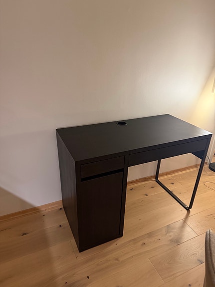 Skrivebord fra IKEA selges