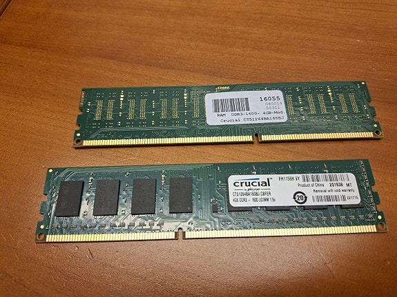 2x Crucial 4GB DDR3-1600 RAM (8GB totalt) – Desktop UDIMM
