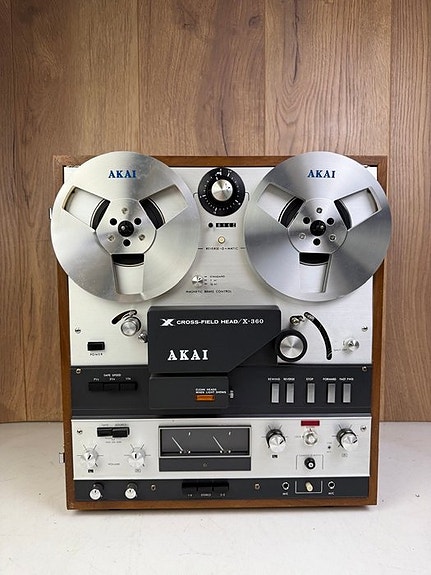 Akai - X-360 Hjul til hjul-dekk 18 cm