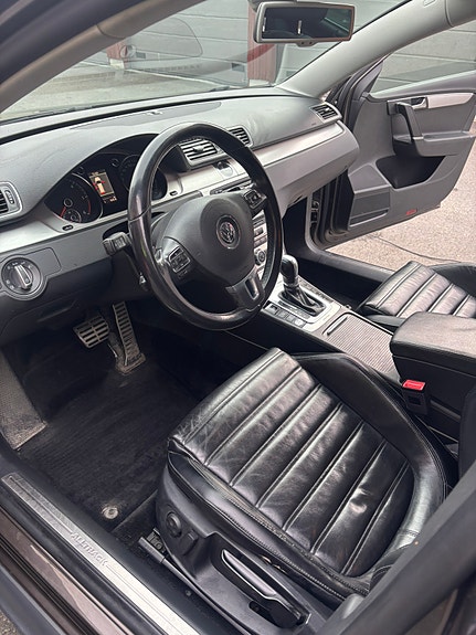 Volkswagen Passat 11 of 30