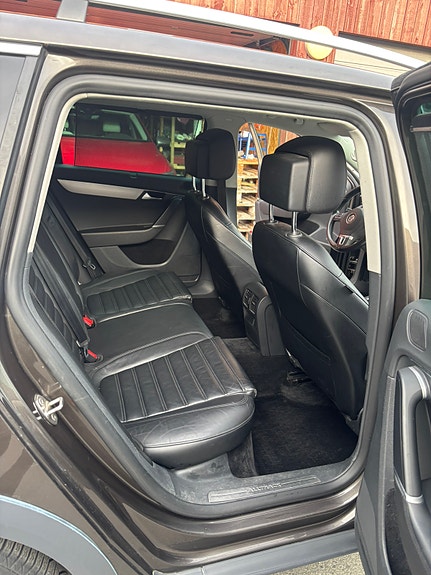 Volkswagen Passat 19 of 30