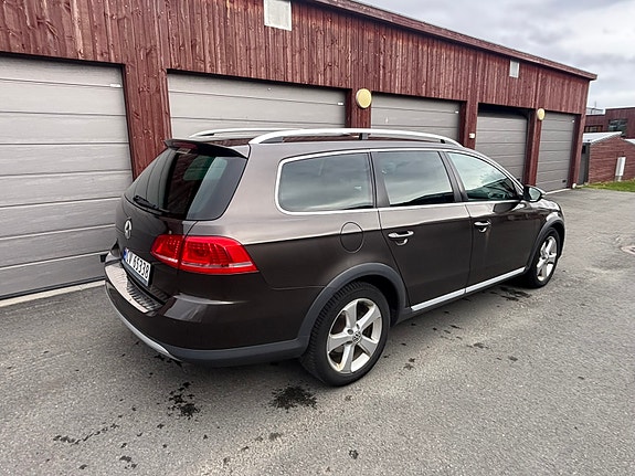 Volkswagen Passat 5 of 30