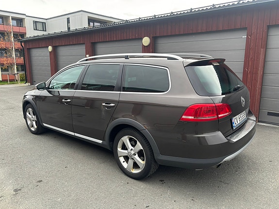 Volkswagen Passat 8 of 30
