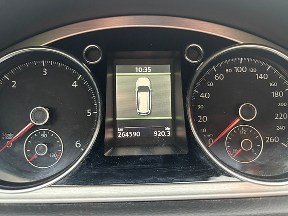 Volkswagen Passat 10 of 30