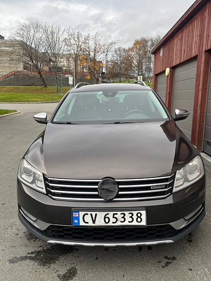 Volkswagen Passat 2 of 30