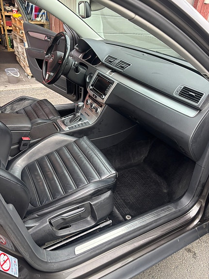 Volkswagen Passat 17 of 30