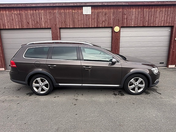 Volkswagen Passat 4 of 30