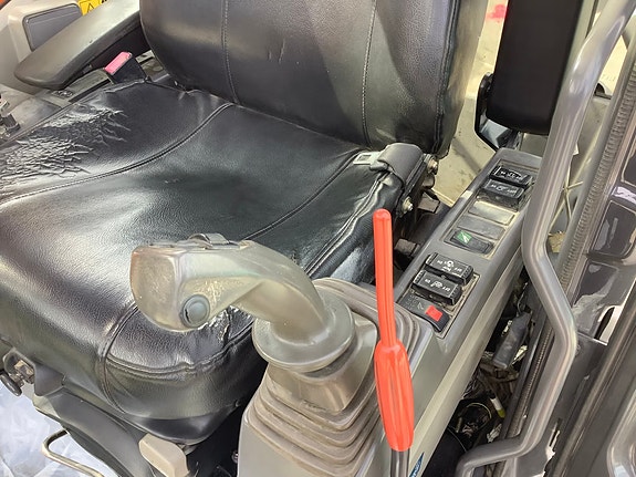 Hitachi ZX210LC-3 13 of 15