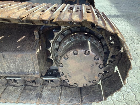 Hitachi ZX210LC-3 6 of 15