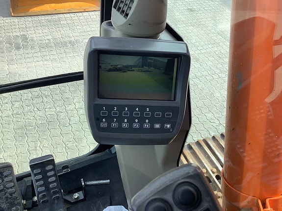 Hitachi ZX210LC-3 12 of 15