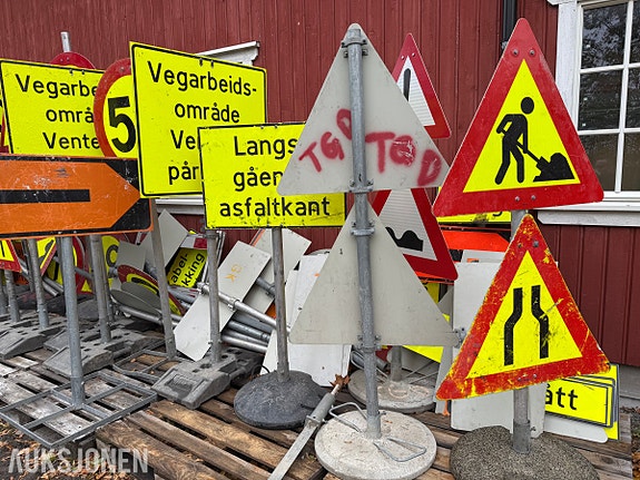 Andre til vegarbeid 2 of 7