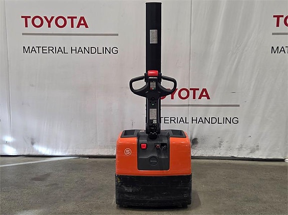 Toyota HWE100 2 of 4