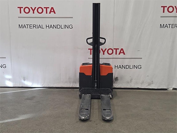 Toyota HWE100 3 of 4