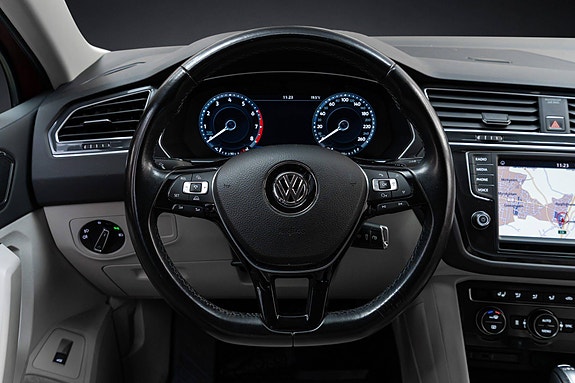 Volkswagen Tiguan 16 of 30