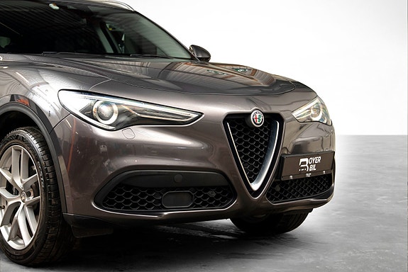 Alfa Romeo Stelvio 8 of 30