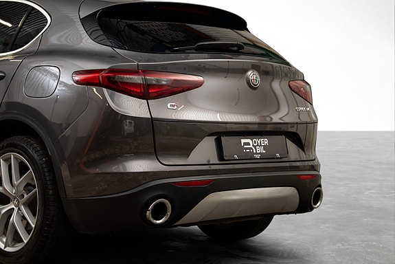 Alfa Romeo Stelvio 6 of 30