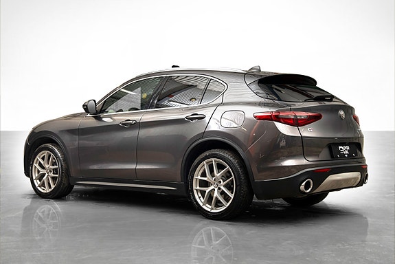 Alfa Romeo Stelvio 7 of 30