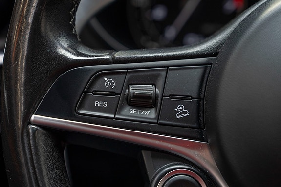 Alfa Romeo Stelvio 16 of 30