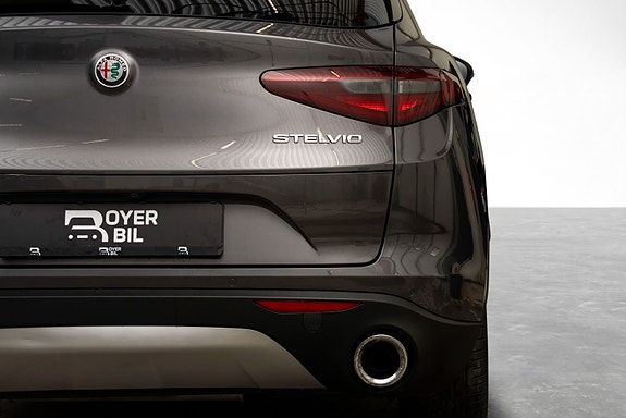 Alfa Romeo Stelvio 4 of 30