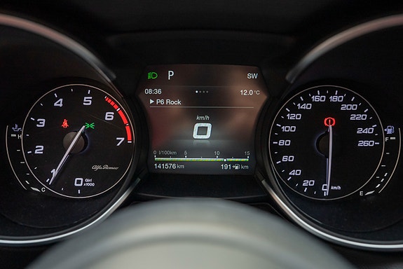 Alfa Romeo Stelvio 18 of 30