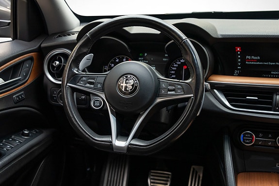 Alfa Romeo Stelvio 27 of 30
