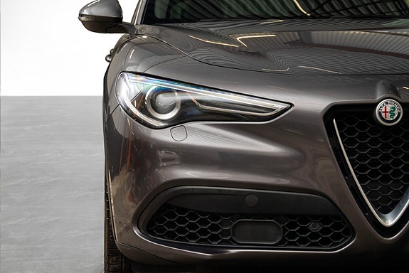 Alfa Romeo Stelvio 3 of 30