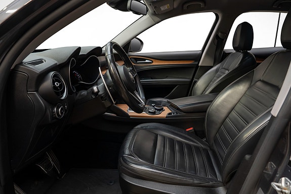 Alfa Romeo Stelvio 10 of 30