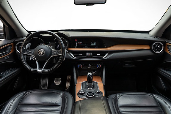 Alfa Romeo Stelvio 26 of 30
