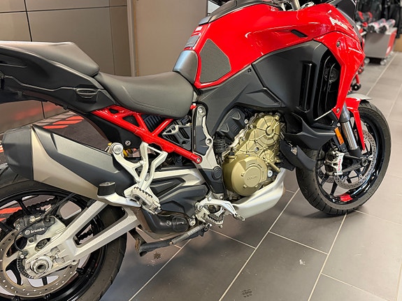 Ducati Multistrada V4S 9 of 13