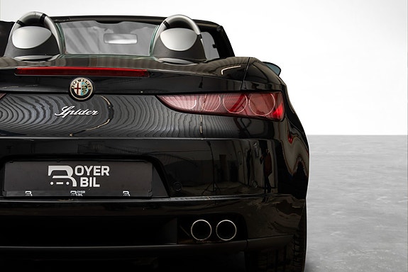 Alfa Romeo Spider 5 of 30