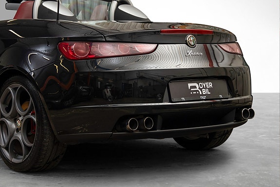 Alfa Romeo Spider 7 of 30