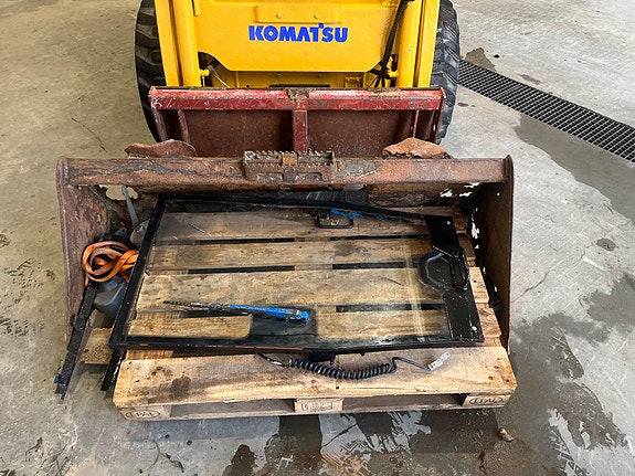 Komatsu SK714 25 of 29