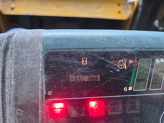 Komatsu SK714 17 of 29