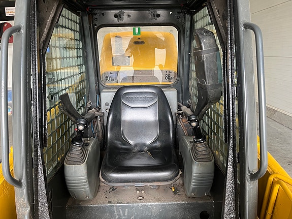 Komatsu SK714 11 of 29