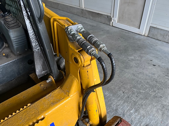 Komatsu SK714 12 of 29