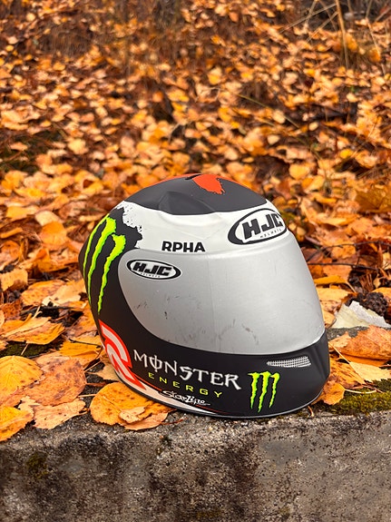 SPAREBØSSE MONSTER ENERGY HJELM