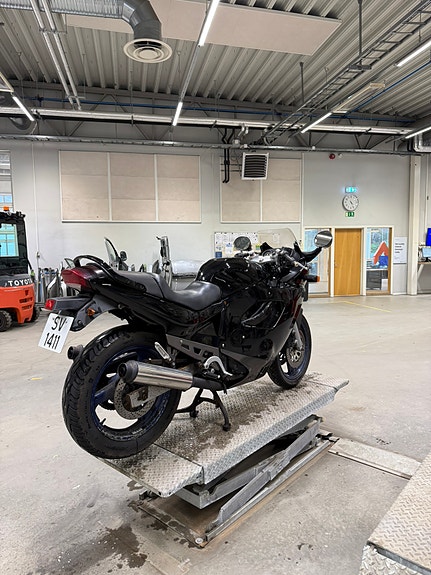 Suzuki GSX 600 F 5 of 14