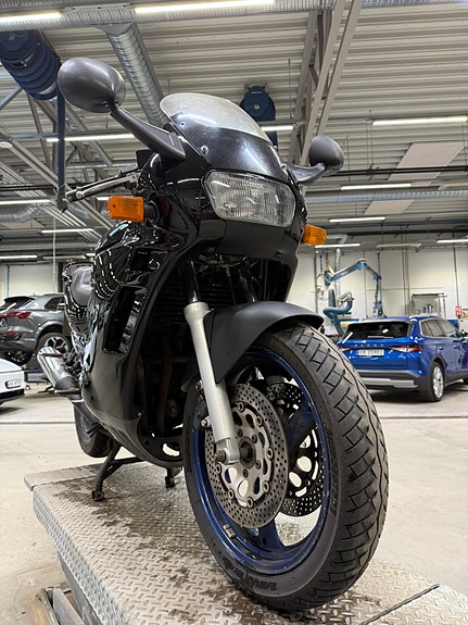 Suzuki GSX 600 F 10 of 14