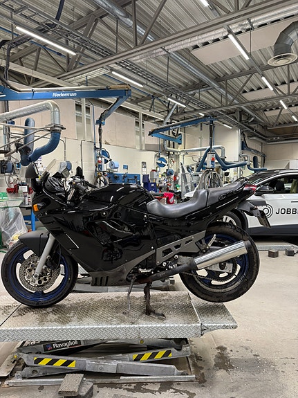 Suzuki GSX 600 F 14 of 14