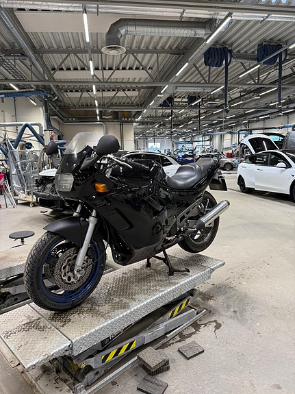 Suzuki GSX 600 F 3 of 14